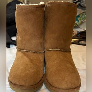 UGG Classic Short 5251 Chestnut Sheepskin Boots Women’s Size 6